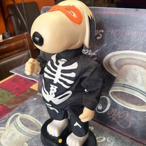 Vintage Hip Swinging snoopy Halloween Skeletons